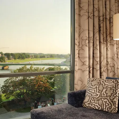 Отель Sheraton Grand 5*