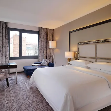 Sheraton Grand Отель