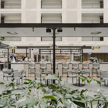 Sheraton Grand Готель